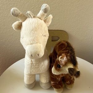 Giraffe stuffed animals